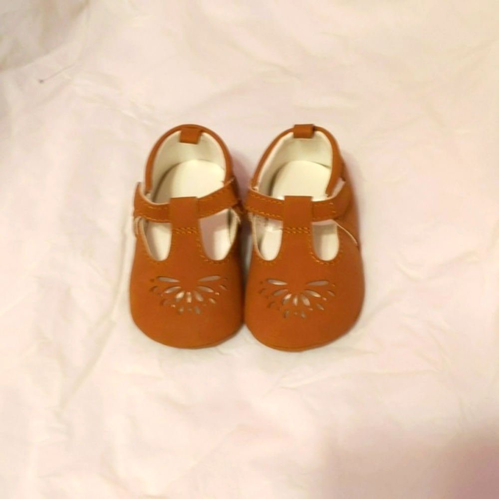 Baby girls 3-6 month faux suede shoes
